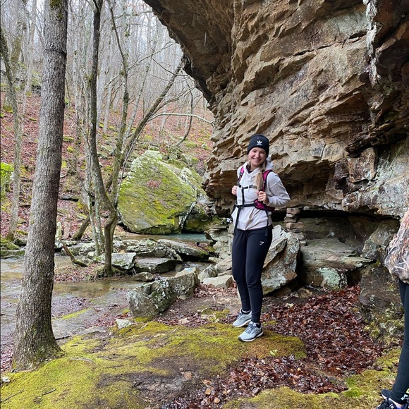 MEET YOUR POSHER - Picture 3 of 10